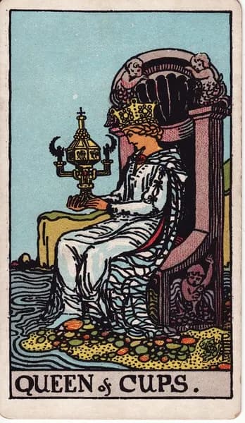 Carta dei tarocchi Rider–Waite–Smith: Regina di Coppe